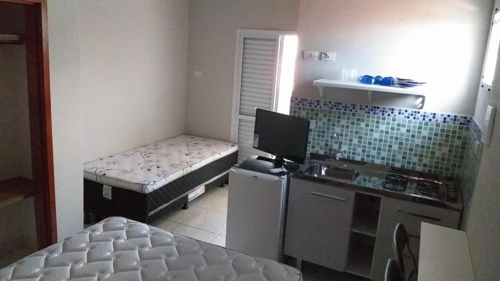 Kitnets & Flats room 2