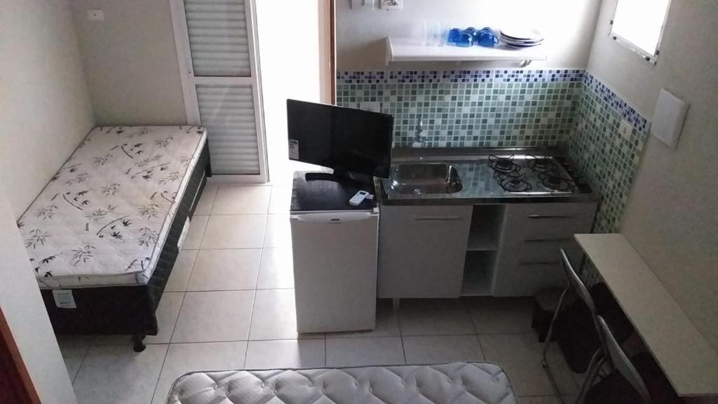Kitnets & Flats room 6